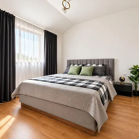 Sea-view 1br Near Dentaprime W/ Free Parking Апартаменты *